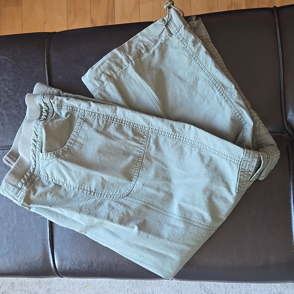 Chicos Crop Cargo Pants